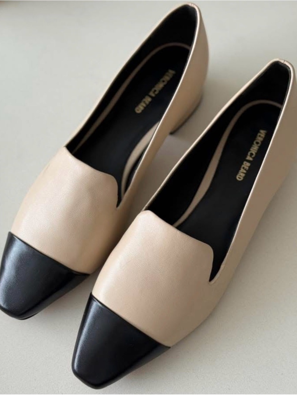 Veronica Beard Beige and Black Two-Tone Leather Flats
